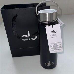NWT ALO water bottle in black